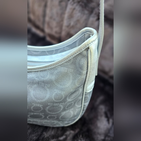 Salvatore ferragamo silver shoulder/handbag. - Picture 8 of 17